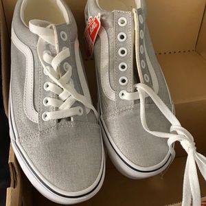 Vans size 5.5 in men and 7 in woman